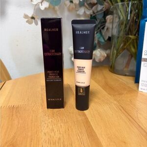 Realher I Am Extraordinary PowerWear Probiotic Foundation ~Porcelain 1.2oz BNIB
